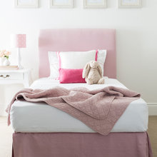 Inez and Éllia's room