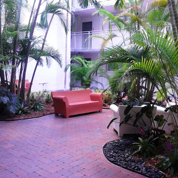 Miami Condo . interior patio