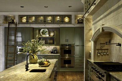 Example of a classic kitchen design in Dallas