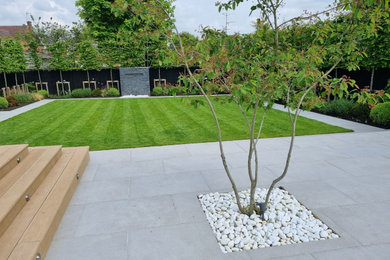 This is an example of a contemporary garden in Gloucestershire.