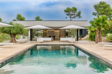 Réalisation d'une piscine design.
