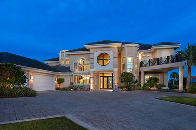 Transitional exterior home idea in Orlando