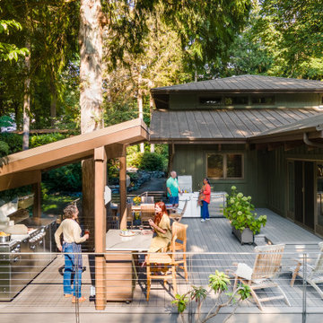 Outdoor Kitchen Designed for Cooking and Entertaining.