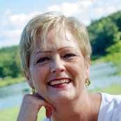 Linda Steele's photo