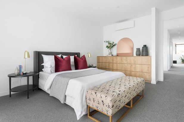 Contemporary Bedroom by Hargreaves Joinery