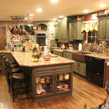 Green Kitchen w/" Icebox"
