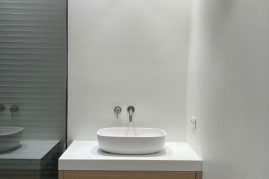 リールにあるコンテンポラリースタイルのおしゃれな浴室の写真