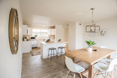Home design - contemporary home design idea in Phoenix