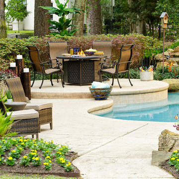 Bridgeport Outdoor Dining Table with Fire Pit