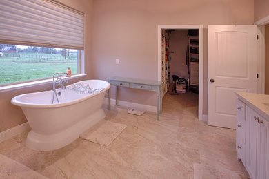 Inspiration for a transitional bathroom remodel in Sacramento