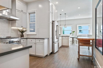 Kitchen photo in San Francisco