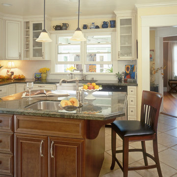 Custom Kitchen Cabinets