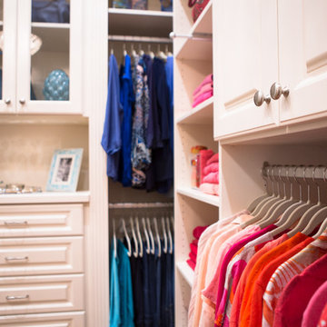 Organized Walk In Closet