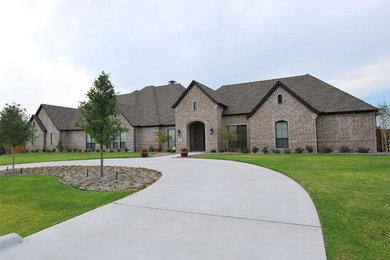 Inspiration for a timeless exterior home remodel in Dallas