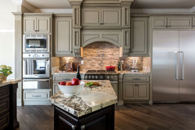 Example of a kitchen design in Orange County
