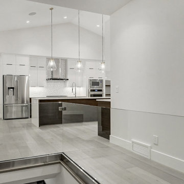 2627 Lionel Cres