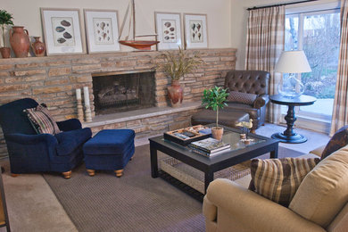 Elegant living room photo in Chicago