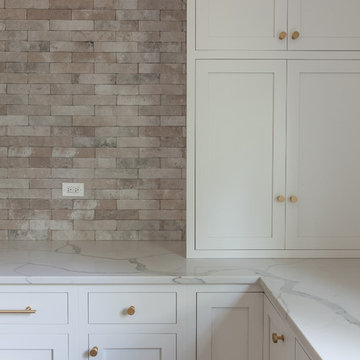 Mid Century meets Transitional in Clarendon Hills
