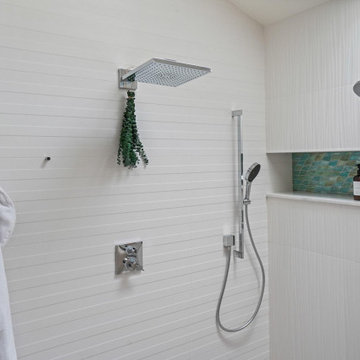 Primary Bath With a Built-in Spa