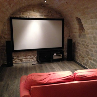 Example of an urban home theater design in Paris