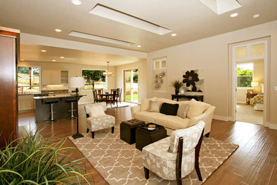 Example of a living room design in Other