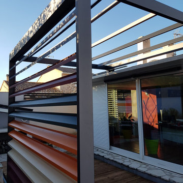 Création et installation d'une pergola coulissante colorée
