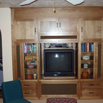 Built Ins, Bookcases, Entertainment Centers, Offices, Hutches