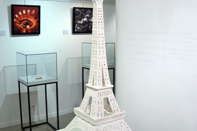 tour Eiffel en Faïence ajourée à la main