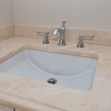 Yardley Masterbath in Starmark Cabinetry