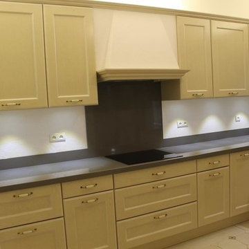 Cuisine chêne massif laqué à cadre et plan quartz