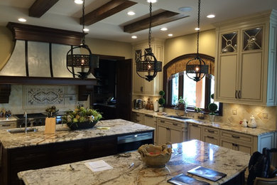 Kitchen - kitchen idea in Detroit