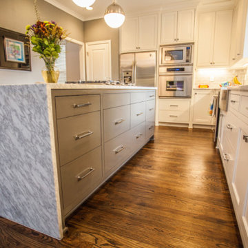 Kitchen w/ Custom High End Cabinets
