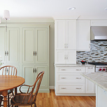 Sandy Springs Bright Kitchen