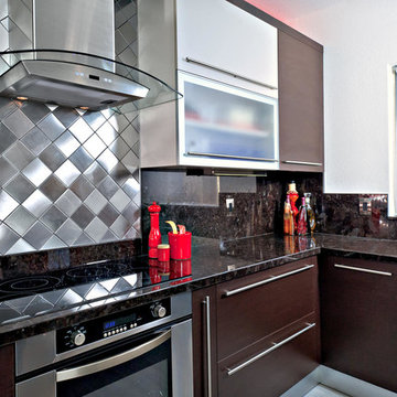 STAINLESS BACKSPLASH TILES IN KITCHEN DESIGN