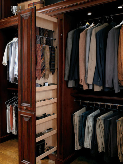 Traditional Wardrobe by Cabinet Innovations