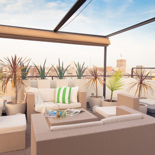 神戸の北欧スタイルのおしゃれなデッキ (オーニング・日よけ) の写真