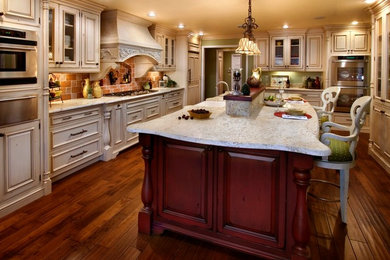 Kitchen photo in Tampa