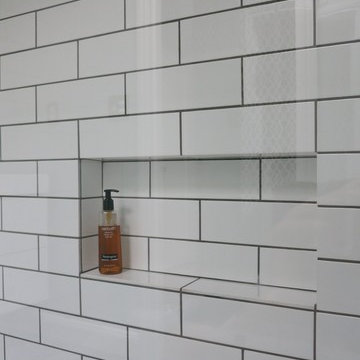 Shower niche