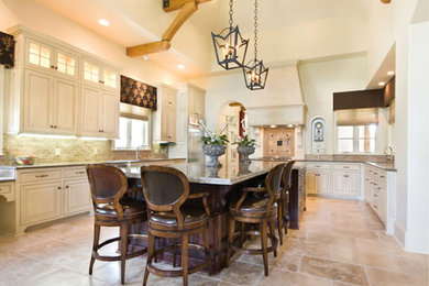 Example of a kitchen design in New Orleans