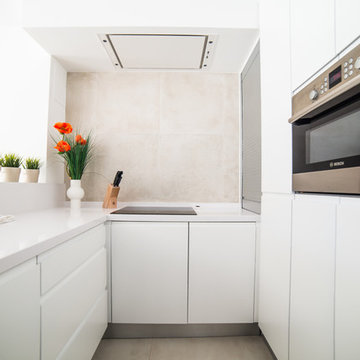 APARTAMENTO CON LINEAS RECTAS LACADO EN BLANCO
