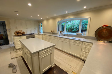 Example of a kitchen design in San Francisco