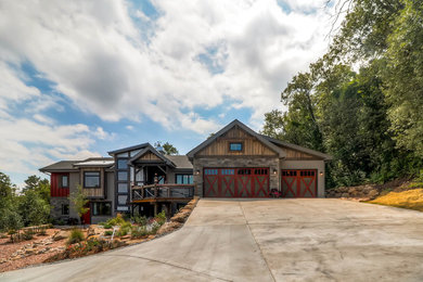 Country exterior home photo in Cleveland