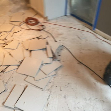 Slate tile floor in versailles