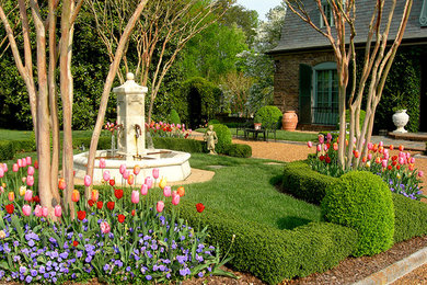 Inspiration for a traditional landscaping in Other.