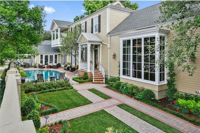 Example of a mid-sized classic side yard brick patio design in New Orleans