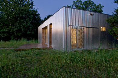 Mid-sized trendy gray one-story metal exterior home photo in Chicago