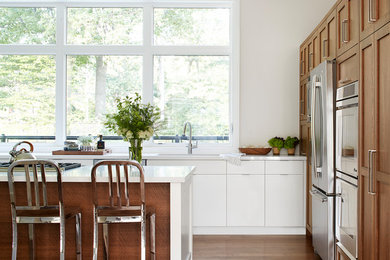 Example of a trendy kitchen design in Toronto