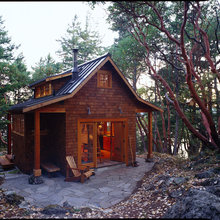 rustic lake or mountain style exteriors