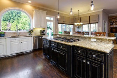 Inspiration for a timeless kitchen remodel in Atlanta