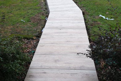Idee per un giardino contemporaneo di medie dimensioni in estate con pacciame